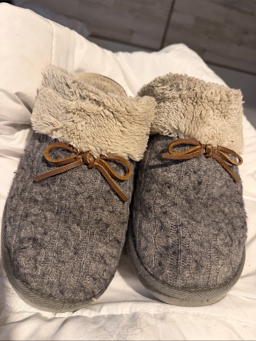 Cozy Faux-Fur Lined Knit Slipper Clogs - Gray